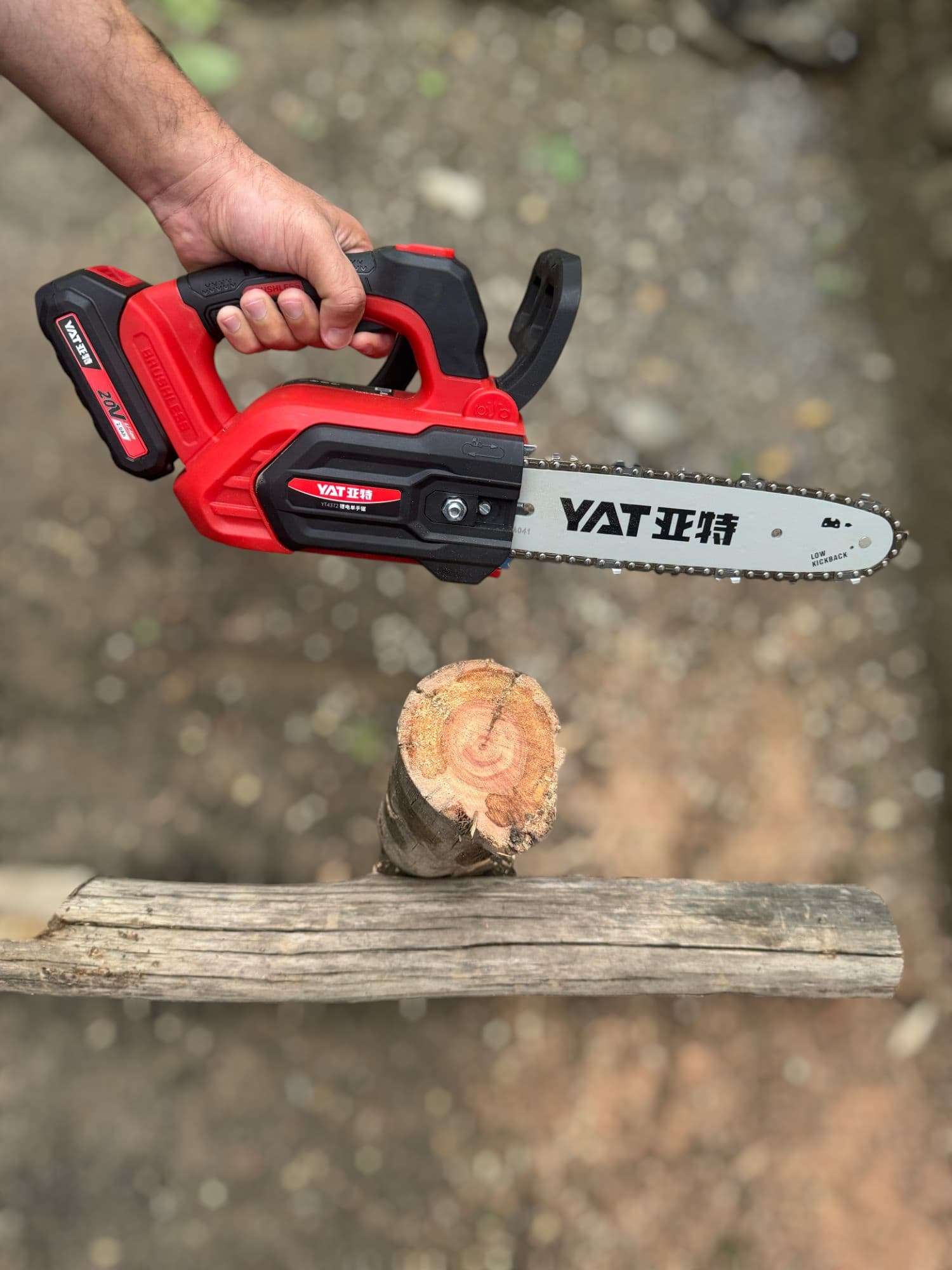 YAT Portable Commercial Rechargeable chainsaw